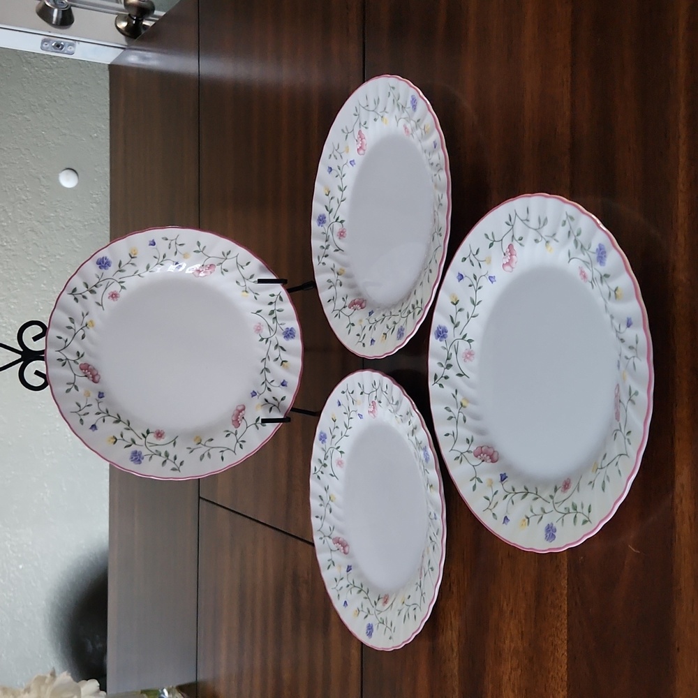 Johnson Brothers Summer Chintz Scallop Rim Dinner Plates Set of 4